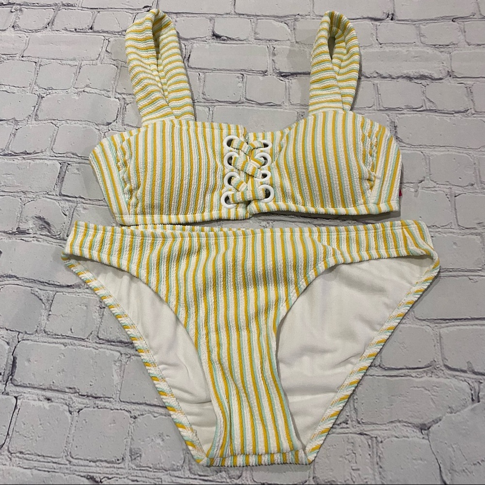 XHILARATION BIKINI TOP AND CHEEKY BOTTOM STRIPED M